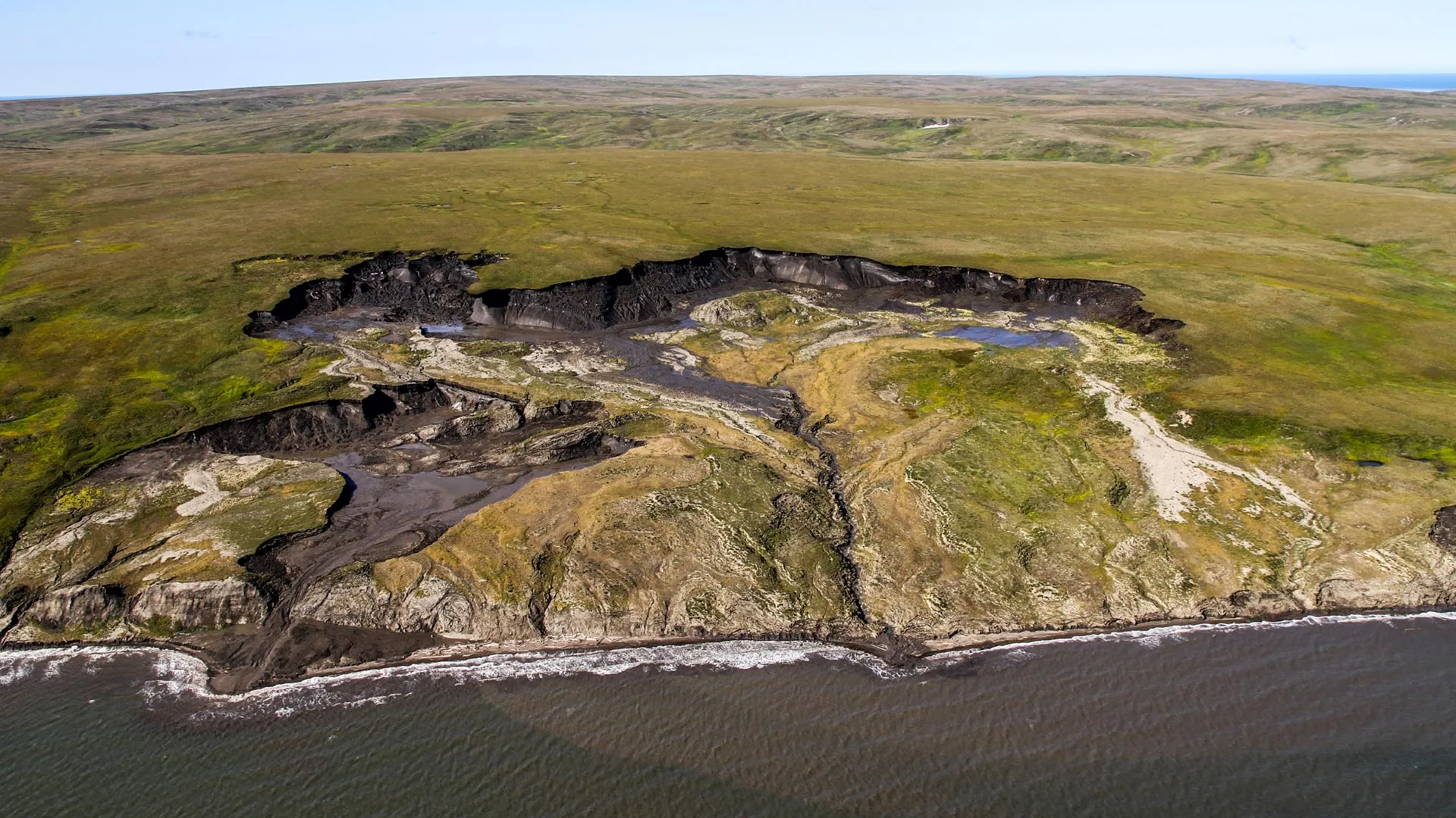 eroding-permafrost-coast-herschel-island-1 Arctic Seafloor Locks Away Carbon